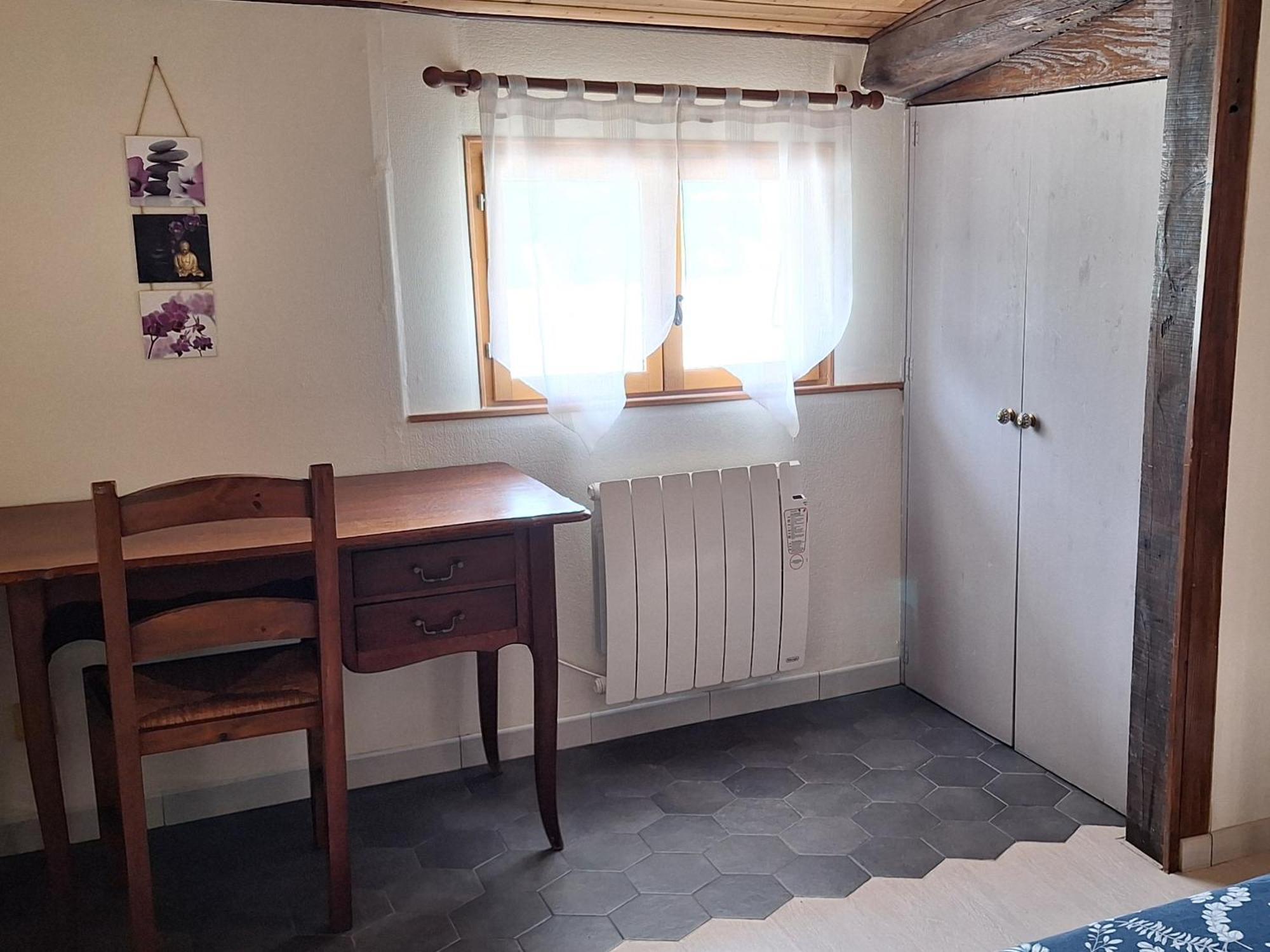 Gîte Pouton Saint-Loubouer Quarto foto